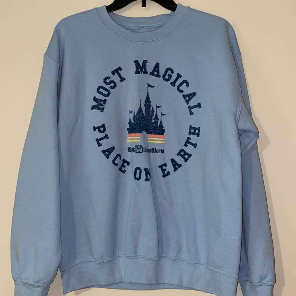 Women’s Medium Disney Park Magic Kingdom sweatshirt blue classic castle graphic